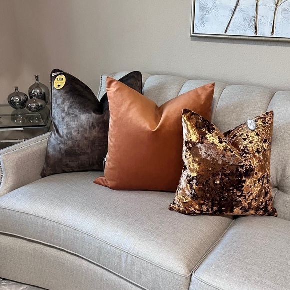 COPY - 1-NWT TGH TESSITURA VELVET DECORATIVE PILLOWS (Read description for deta… - Picture 10 of 15